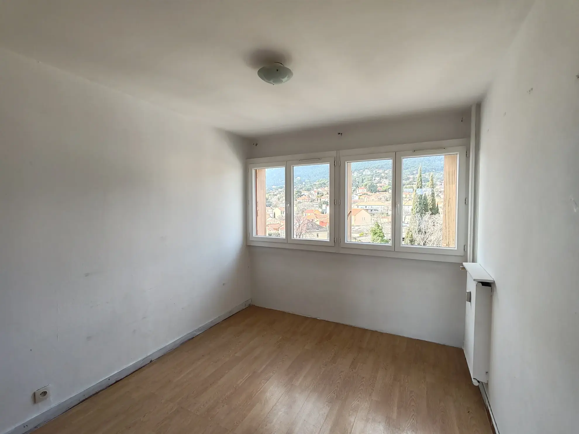 Appartement T3 lumineux avec balcon à Toulon-Beaulieu avec cave et stationnement 