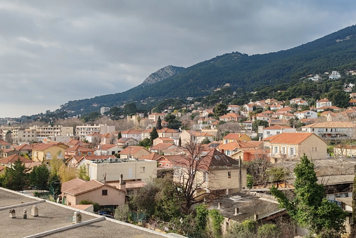 Appartement T3 lumineux avec balcon à Toulon-Beaulieu avec cave et stationnement 