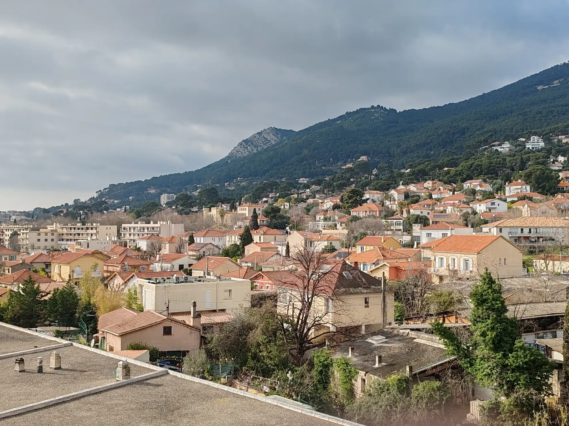 Appartement T3 lumineux avec balcon à Toulon-Beaulieu avec cave et stationnement 