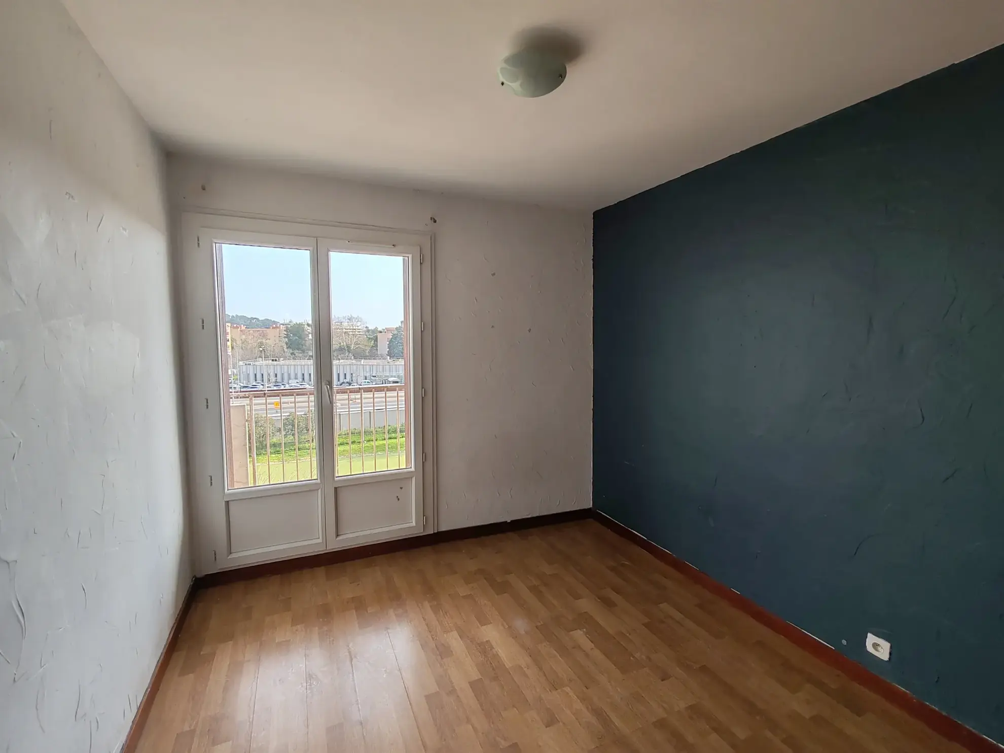 Appartement T3 lumineux avec balcon à Toulon-Beaulieu avec cave et stationnement 