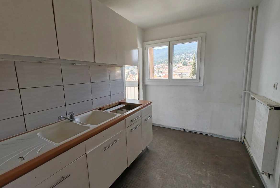 Appartement T3 lumineux avec balcon à Toulon-Beaulieu avec cave et stationnement 