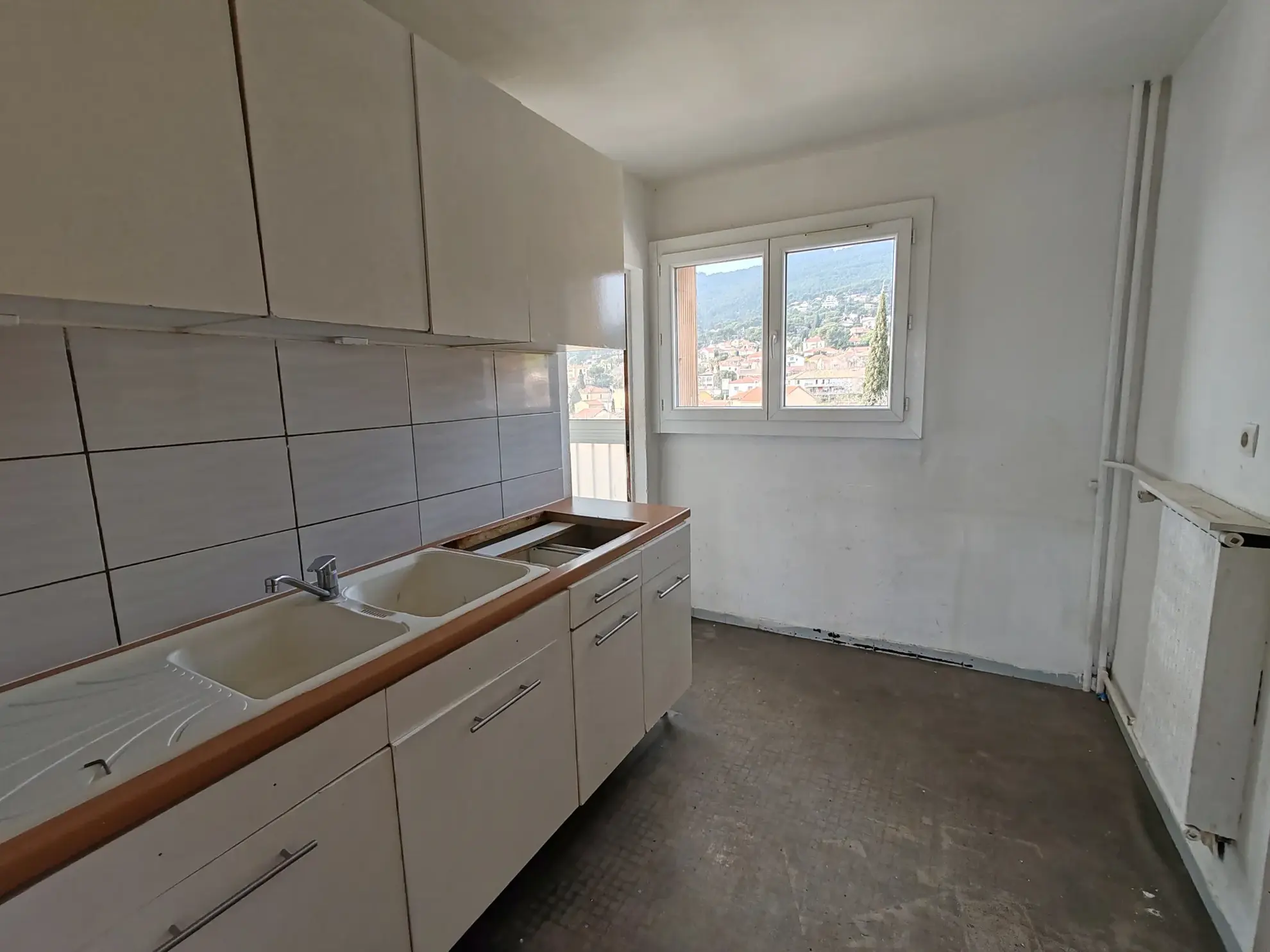 Appartement T3 lumineux avec balcon à Toulon-Beaulieu avec cave et stationnement 