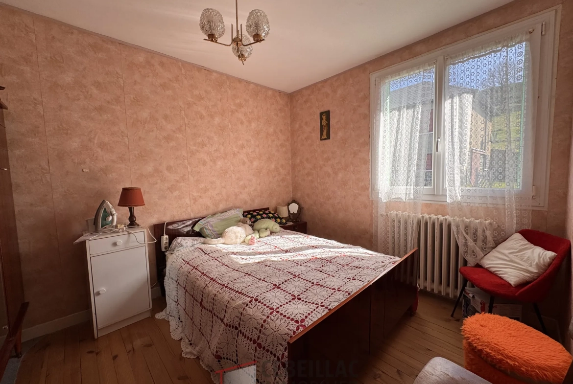 Maison à vendre sur les hauteurs d'Allanche avec 4 chambres et terrain de 586 m² 