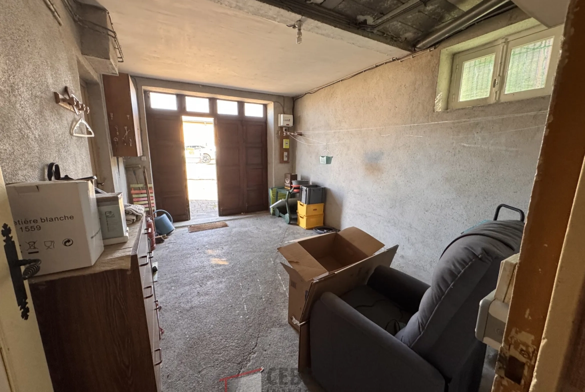 Maison à vendre sur les hauteurs d'Allanche avec 4 chambres et terrain de 586 m² 