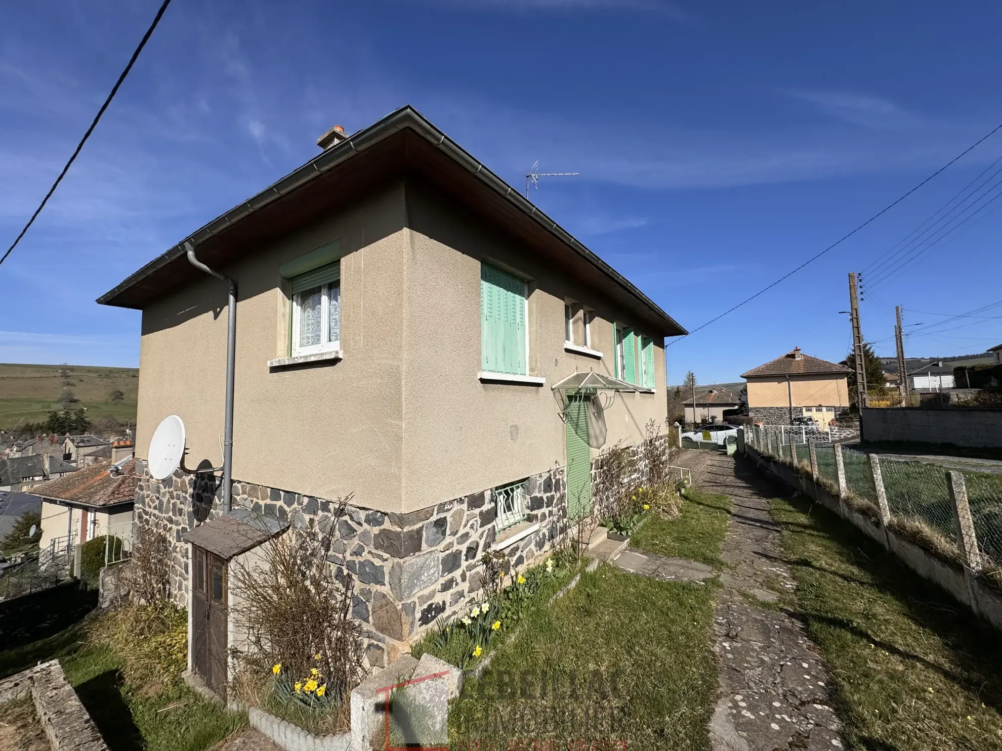 Maison à vendre sur les hauteurs d'Allanche avec 4 chambres et terrain de 586 m² 
