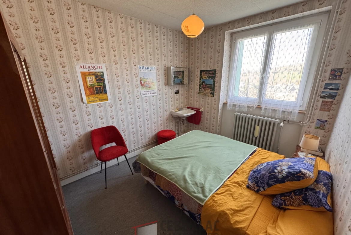 Maison à vendre sur les hauteurs d'Allanche avec 4 chambres et terrain de 586 m² 