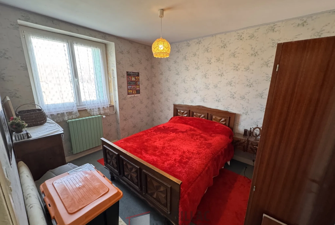 Maison à vendre sur les hauteurs d'Allanche avec 4 chambres et terrain de 586 m² 