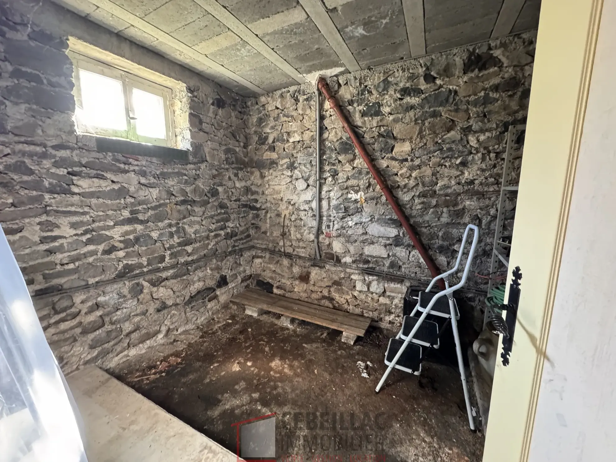 Maison à vendre sur les hauteurs d'Allanche avec 4 chambres et terrain de 586 m² 