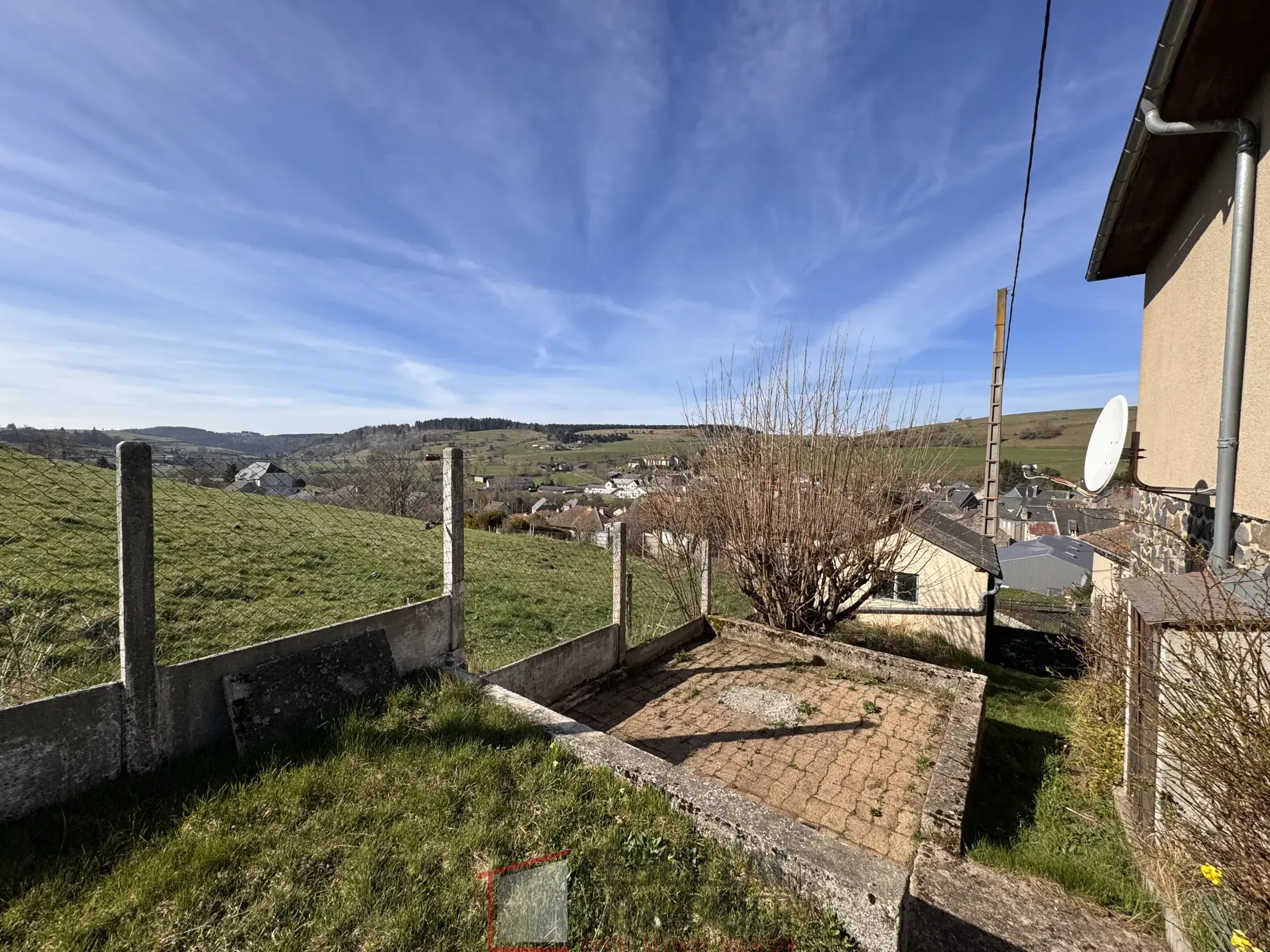 Maison à vendre sur les hauteurs d'Allanche avec 4 chambres et terrain de 586 m² 