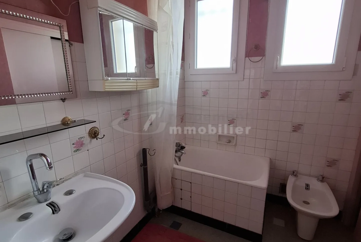 Maison indépendante de 92 m² avec jardin à Pizançon, proximité commodités 