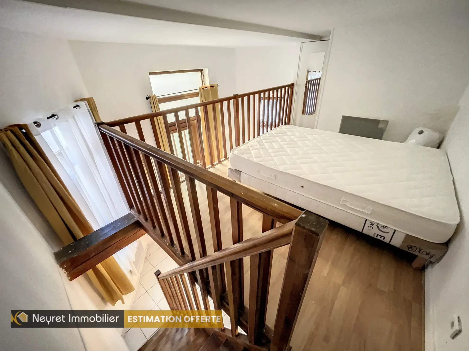 Appartement F1 bis avec mezzanine au centre-ville de Saint-Étienne 
