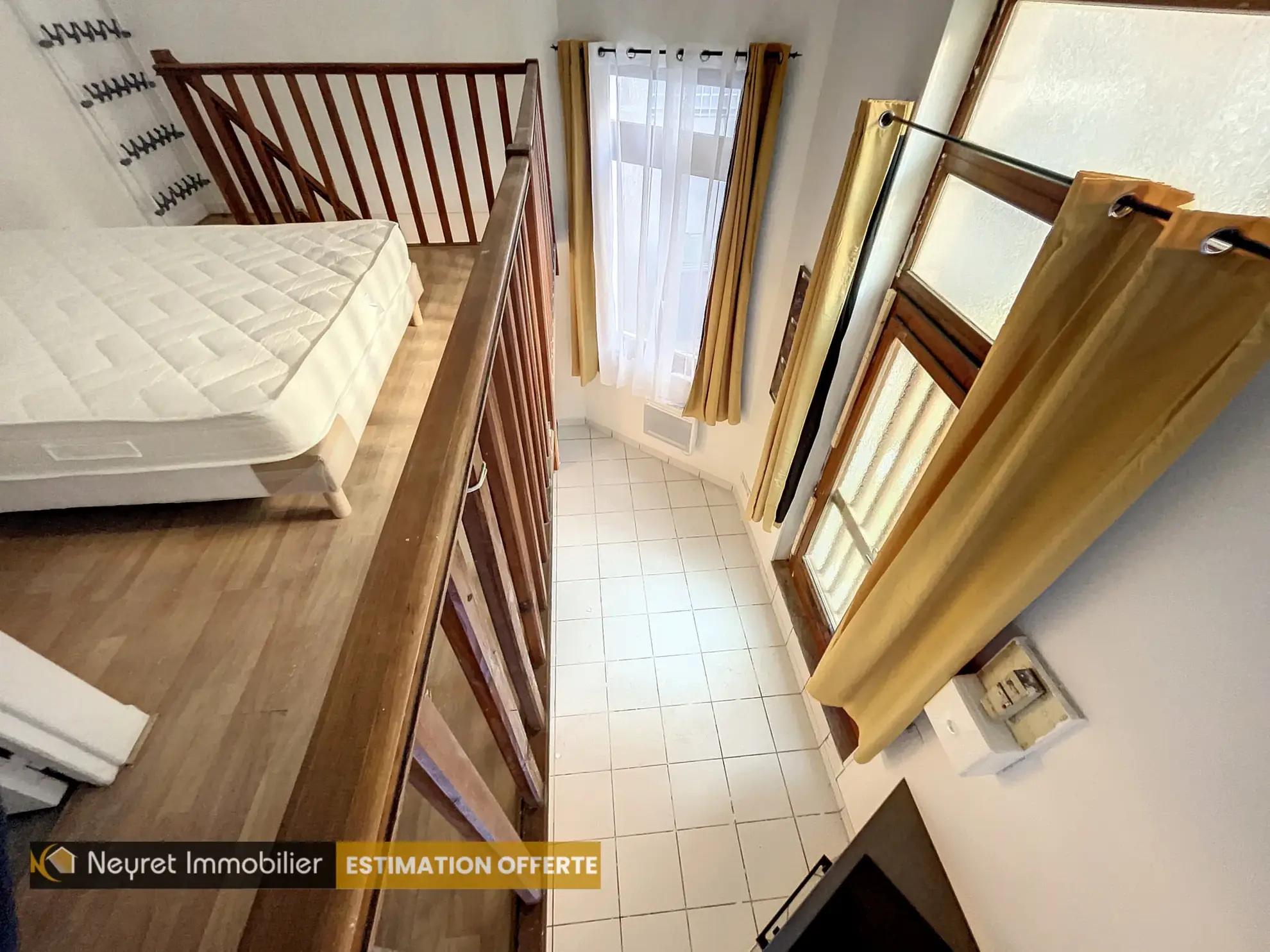 Appartement F1 bis avec mezzanine au centre-ville de Saint-Étienne 