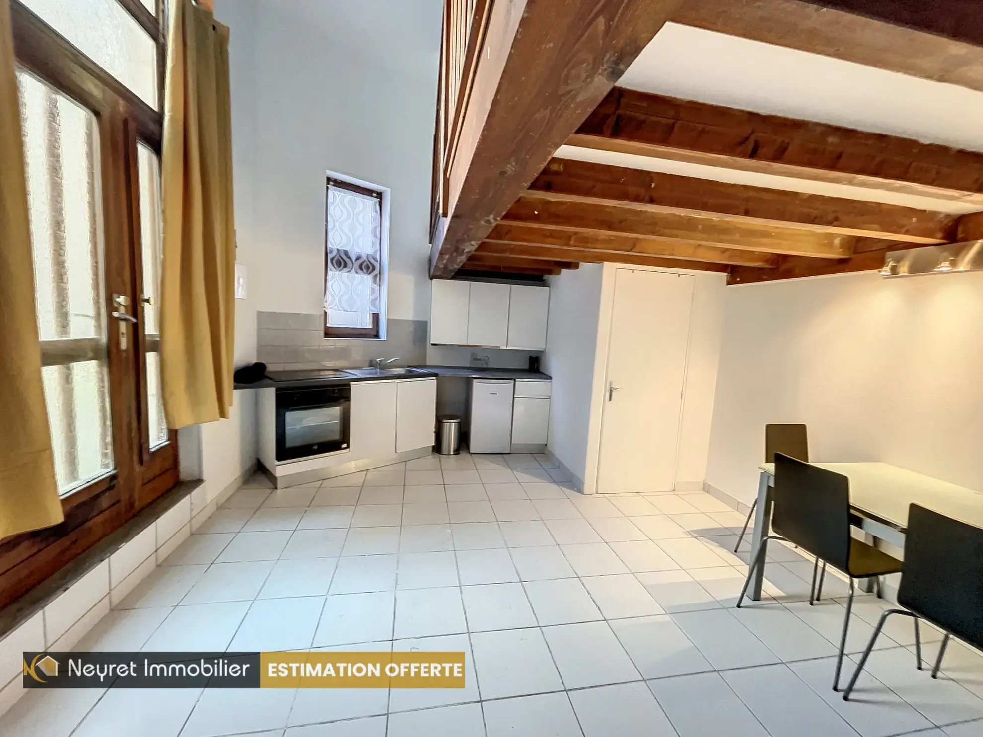 Appartement F1 bis avec mezzanine au centre-ville de Saint-Étienne 