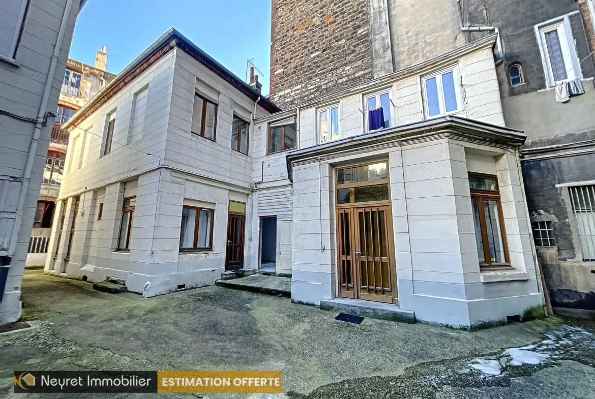 Appartement F1 bis avec mezzanine au centre-ville de Saint-Étienne 