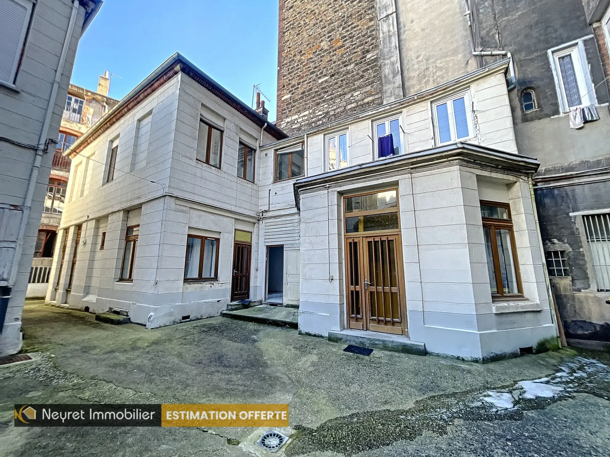 Appartement F1 bis avec mezzanine au centre-ville de Saint-Étienne 