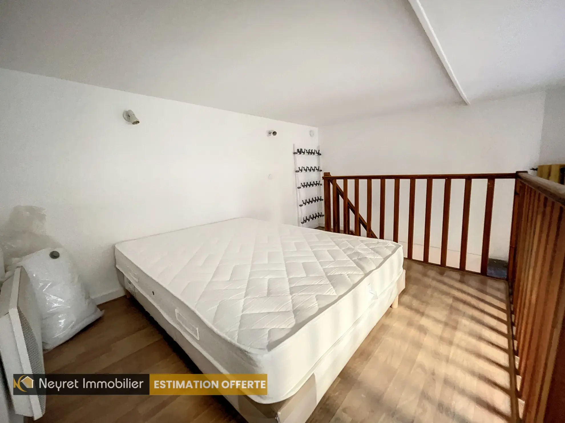 Appartement F1 bis avec mezzanine au centre-ville de Saint-Étienne 