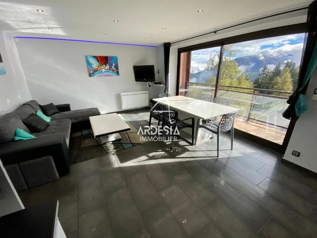 Magnifique appartement 3 pièces rénové au centre de Le Corbier 