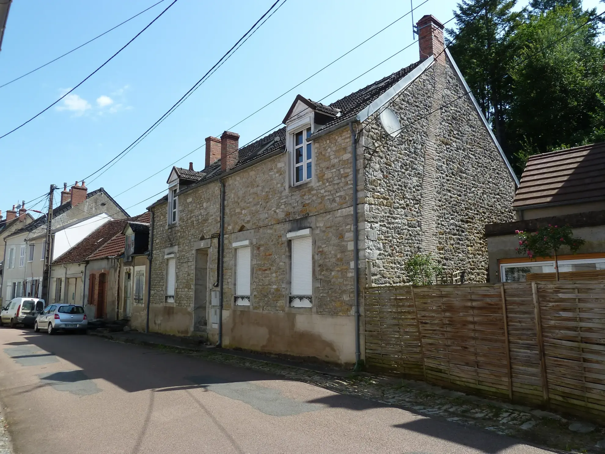 Maison de 4 appartements à vendre à Chatillon en Bazois - Opportunité d'investissement 