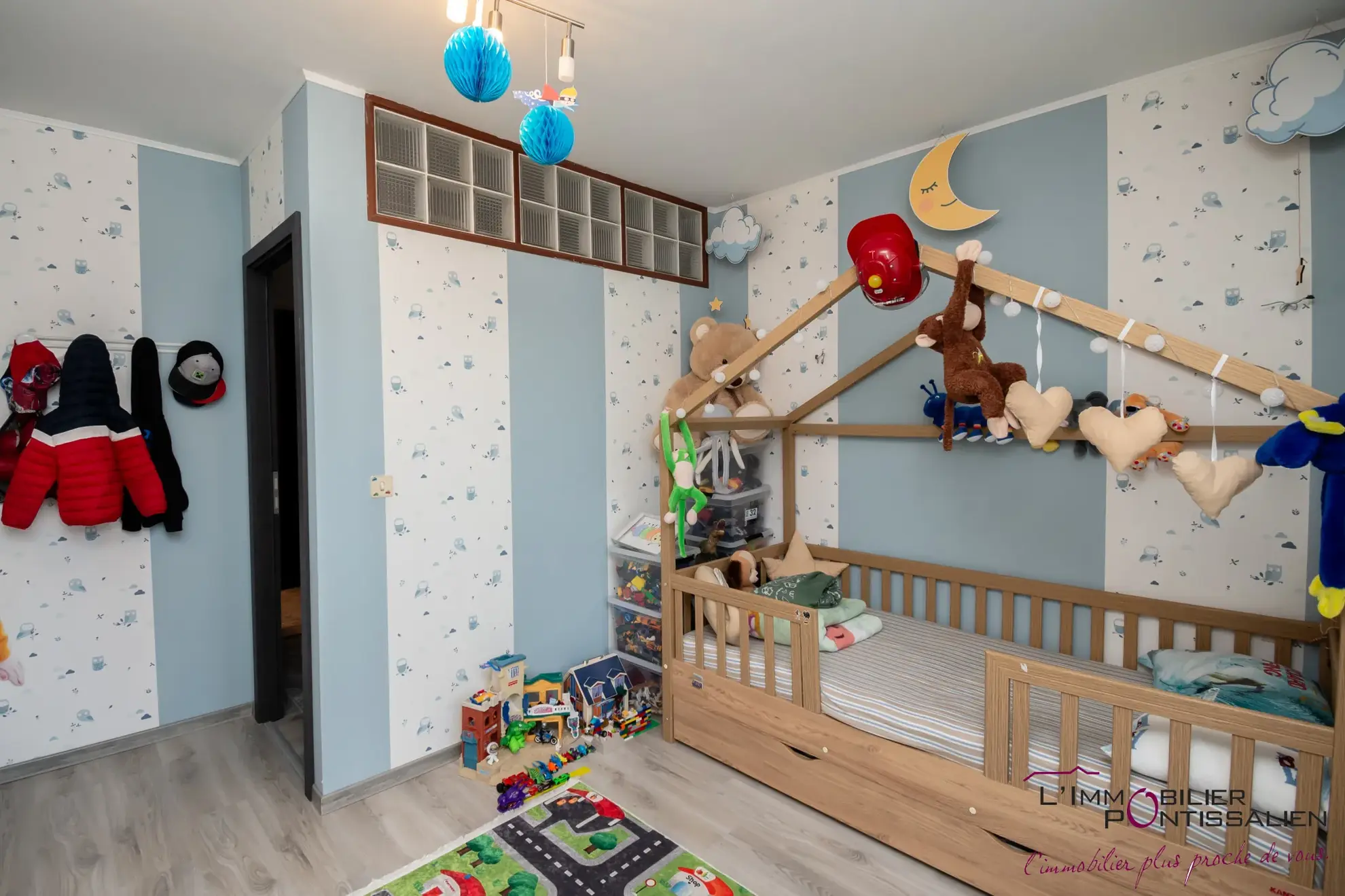 Appartement 5 pièces à Pontarlier avec jardin, garage et dépendances 
