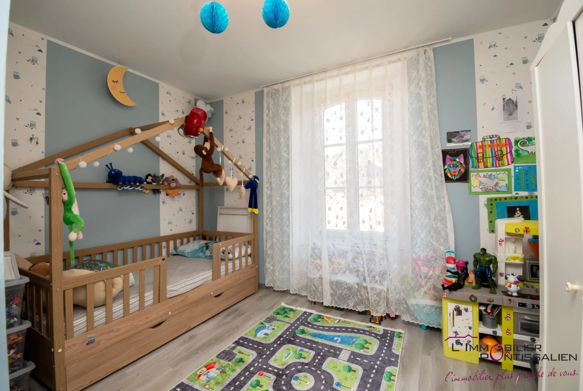 Appartement 5 pièces à Pontarlier avec jardin, garage et dépendances 