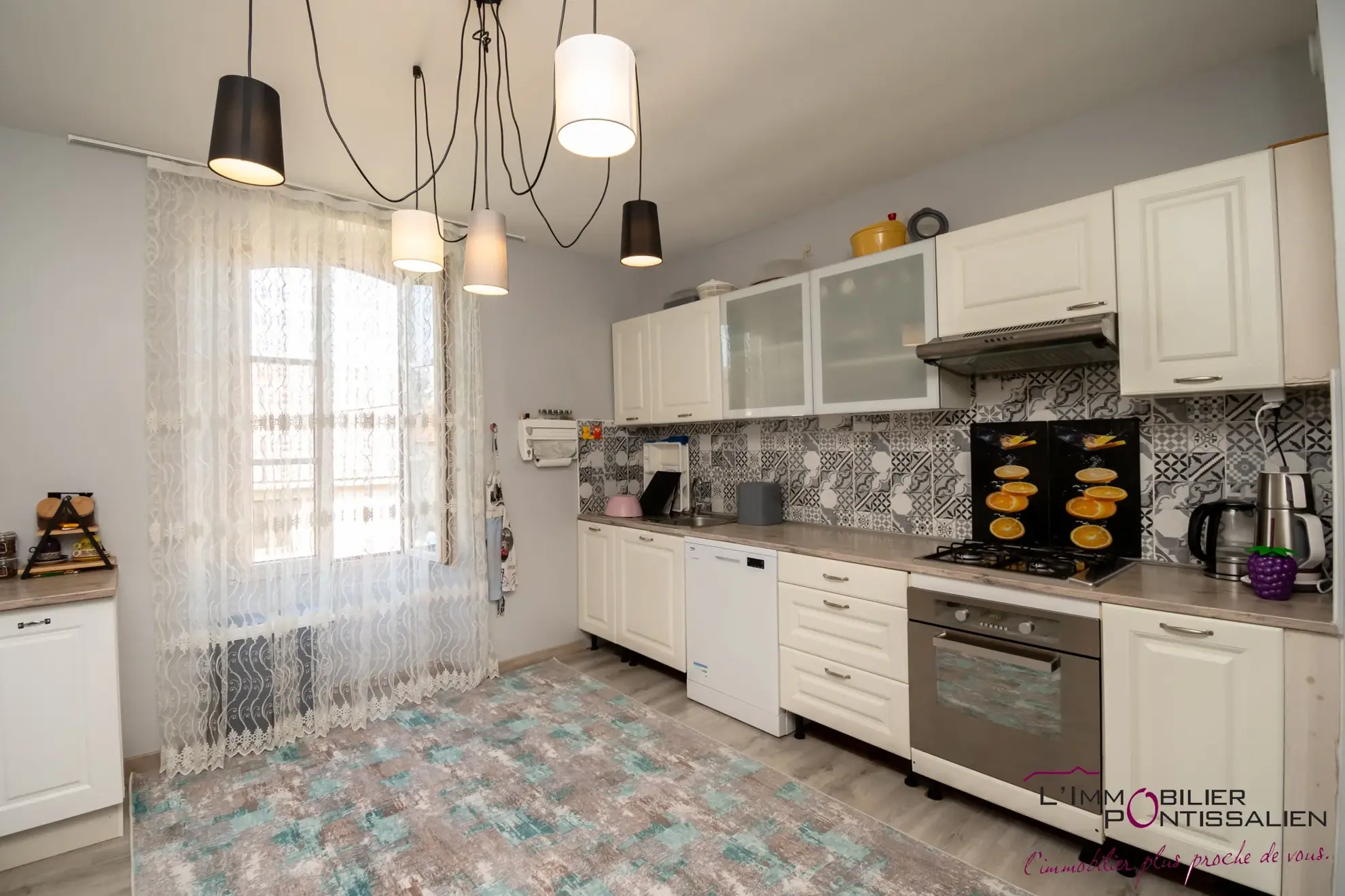 Appartement 5 pièces à Pontarlier avec jardin, garage et dépendances 