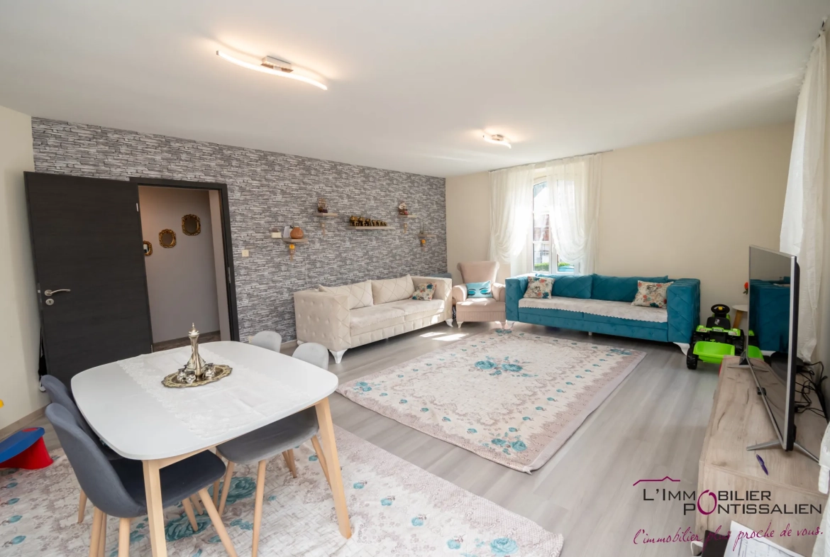 Appartement 5 pièces à Pontarlier avec jardin, garage et dépendances 