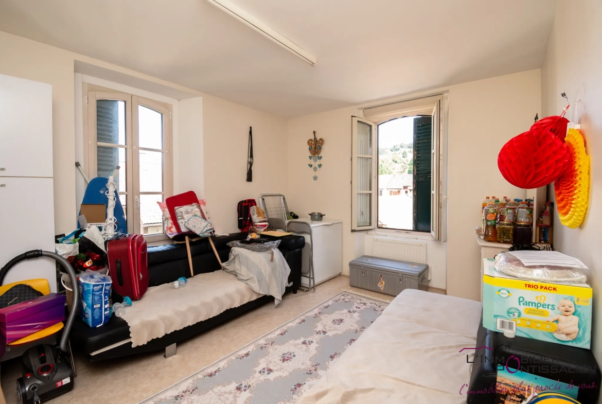 Appartement 5 pièces à Pontarlier avec jardin, garage et dépendances 