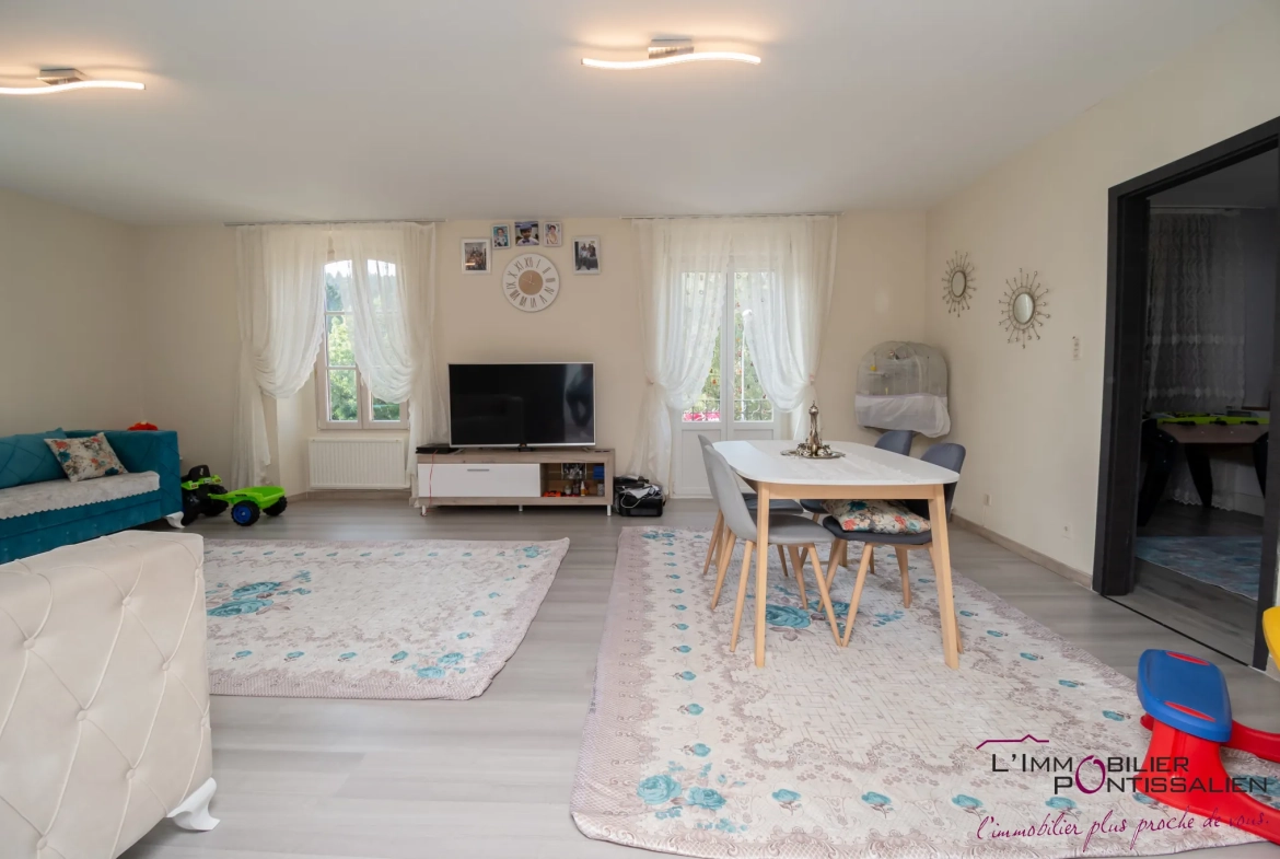 Appartement 5 pièces à Pontarlier avec jardin, garage et dépendances 