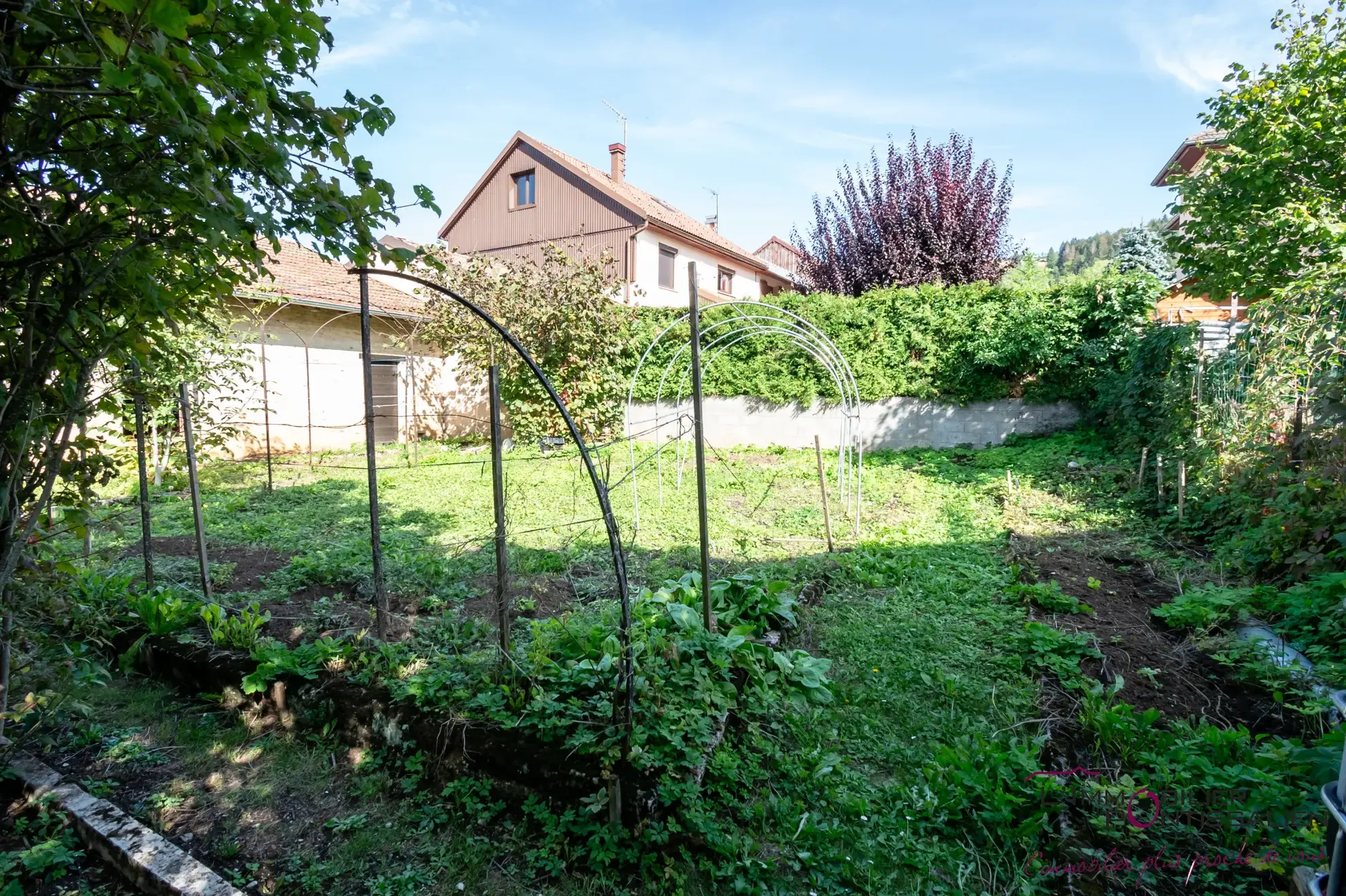 Appartement 5 pièces à Pontarlier avec jardin, garage et dépendances 