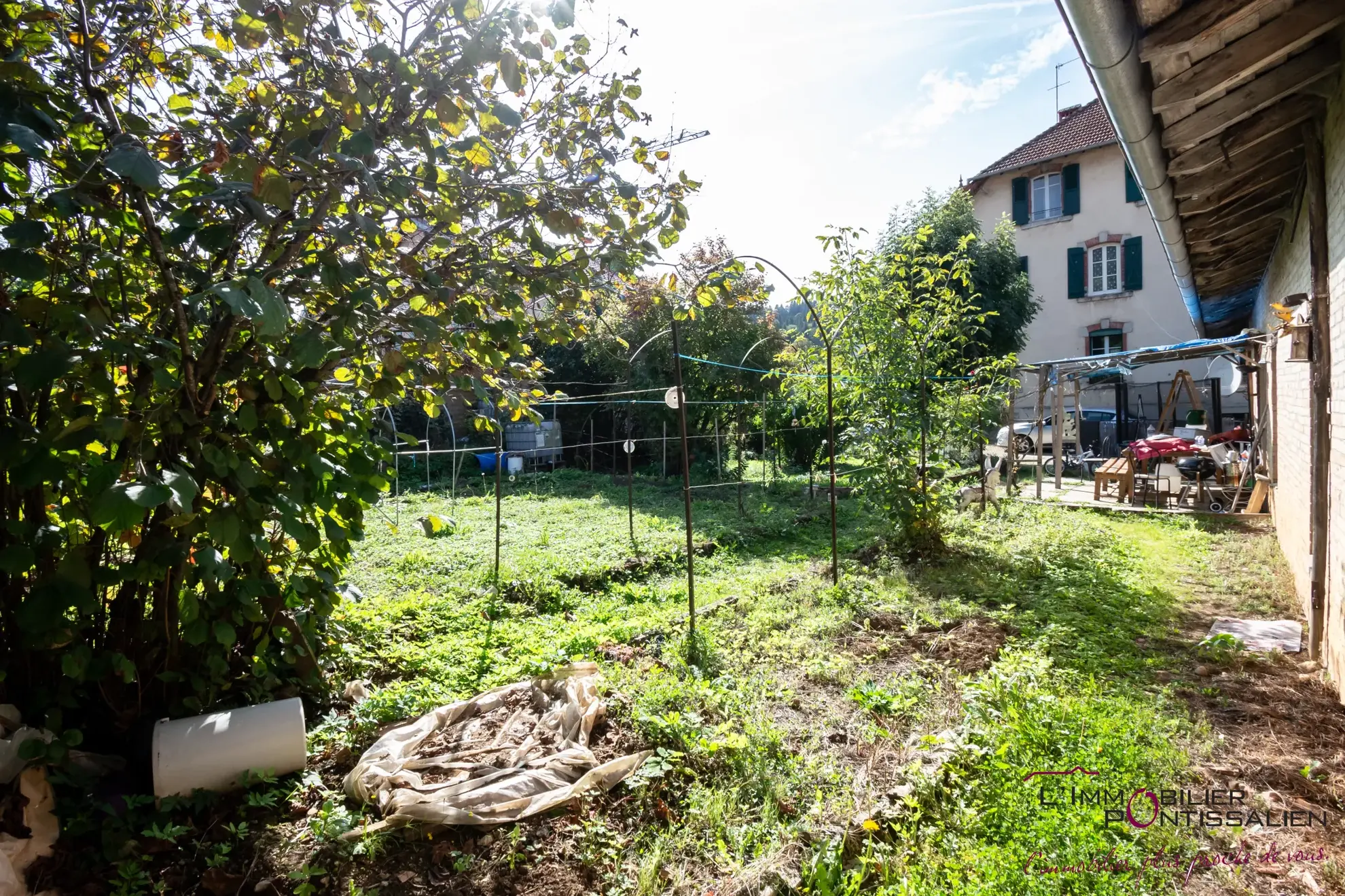 Appartement 5 pièces à Pontarlier avec jardin, garage et dépendances 