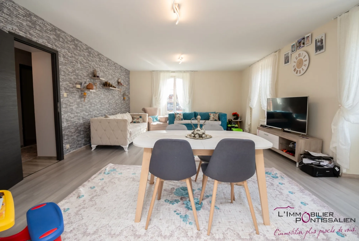 Appartement 5 pièces à Pontarlier avec jardin, garage et dépendances 