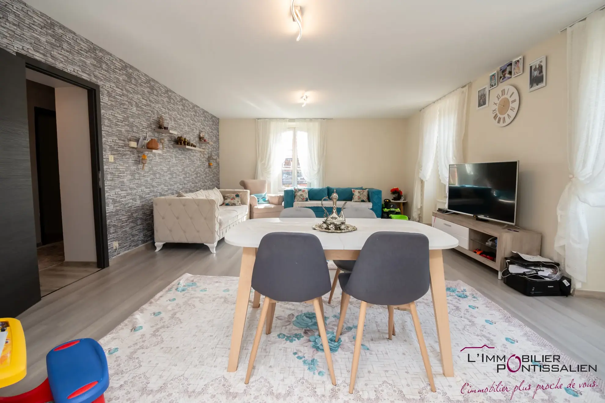 Appartement 5 pièces à Pontarlier avec jardin, garage et dépendances 