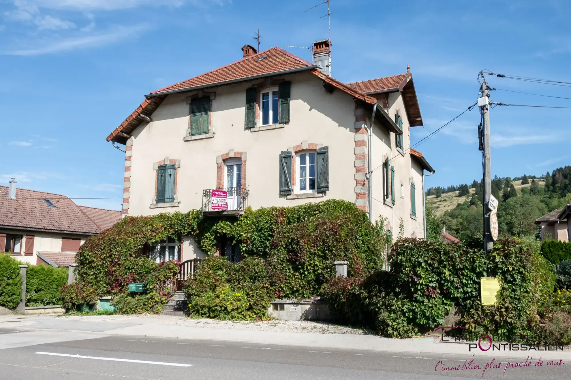 Appartement 5 pièces à Pontarlier avec jardin, garage et dépendances 