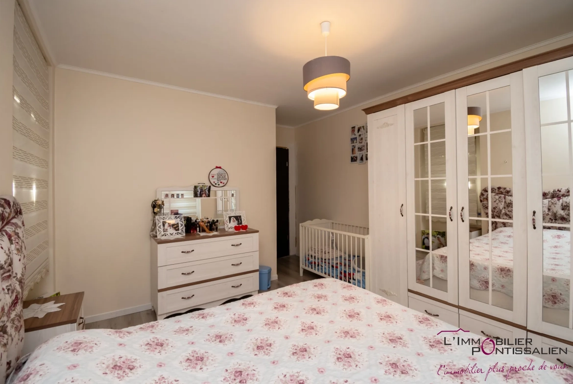 Appartement 5 pièces à Pontarlier avec jardin, garage et dépendances 