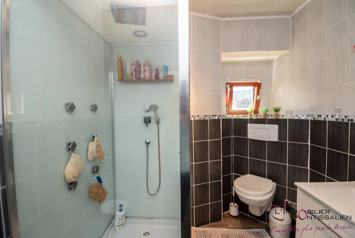 Appartement 5 pièces à Pontarlier avec jardin, garage et dépendances 