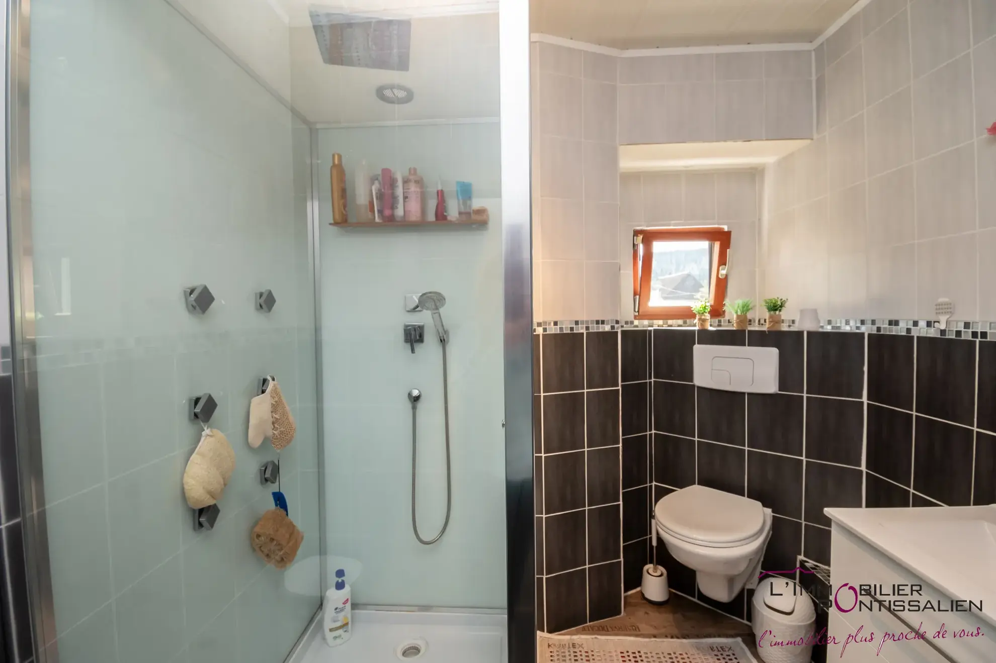 Appartement 5 pièces à Pontarlier avec jardin, garage et dépendances 