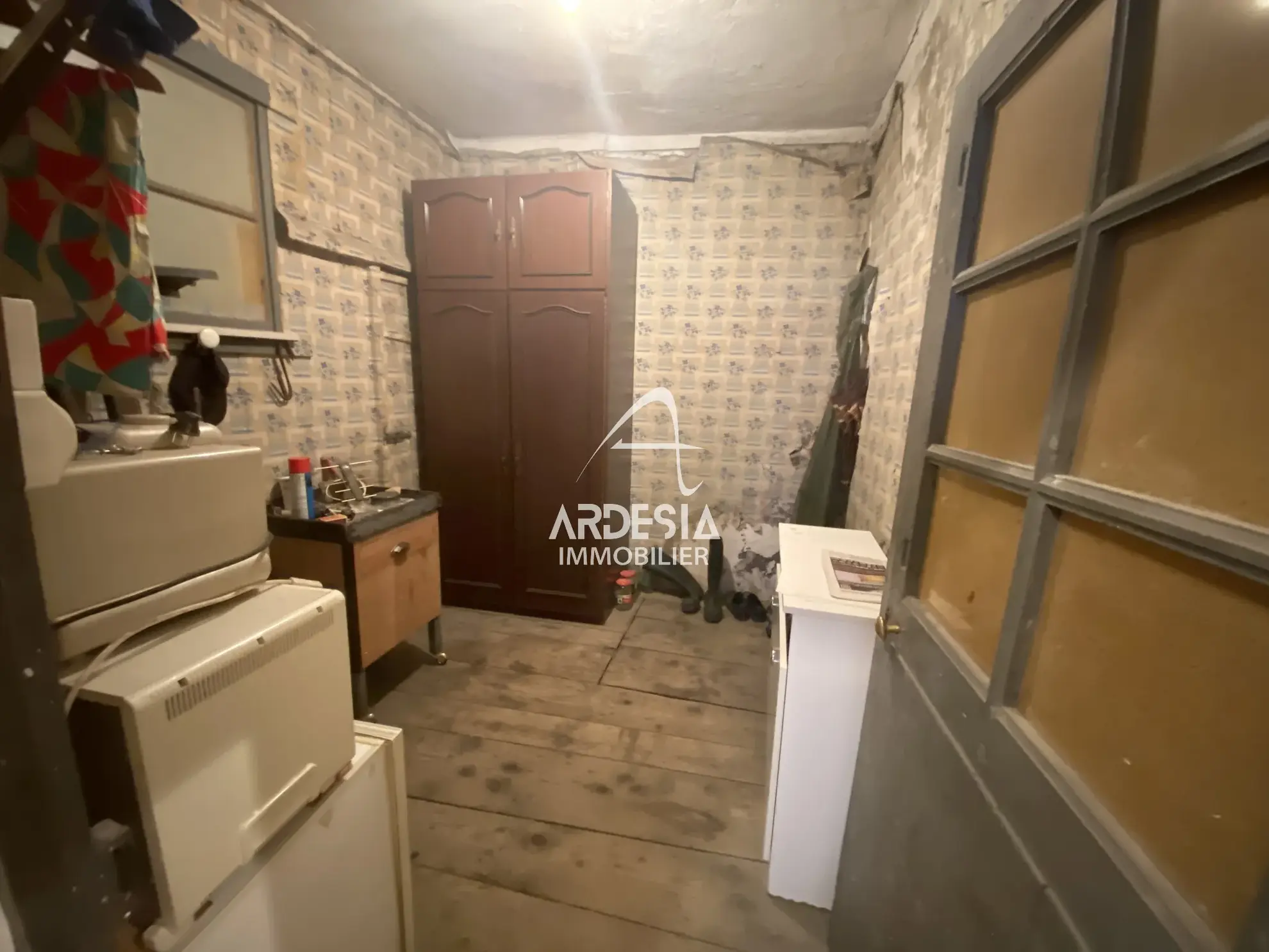 À vendre à Saint-André, deux appartements à réhabiliter avec combles et grange 