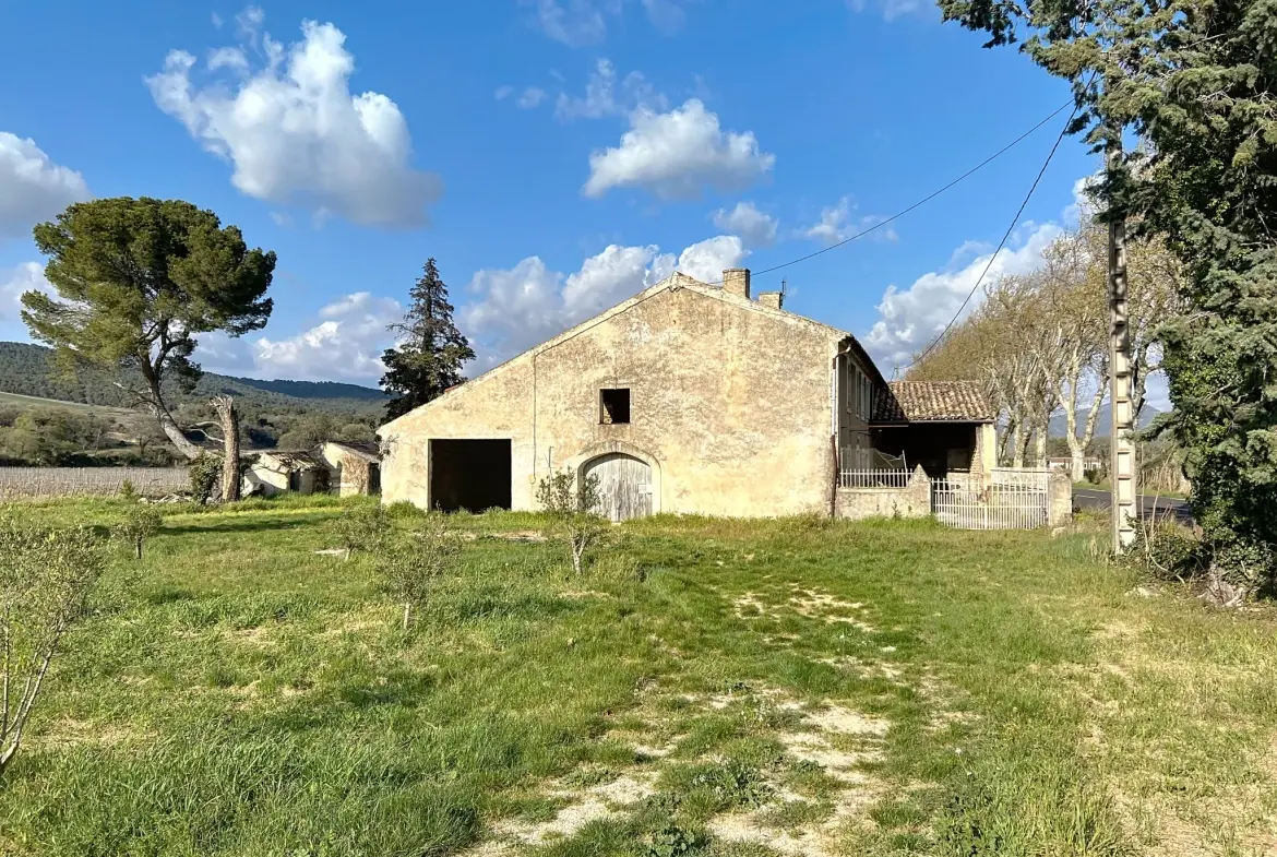 Ferme viticole à rénover dans la Drôme Provençale avec grand terrain et potentiel intérieur exceptionnel 