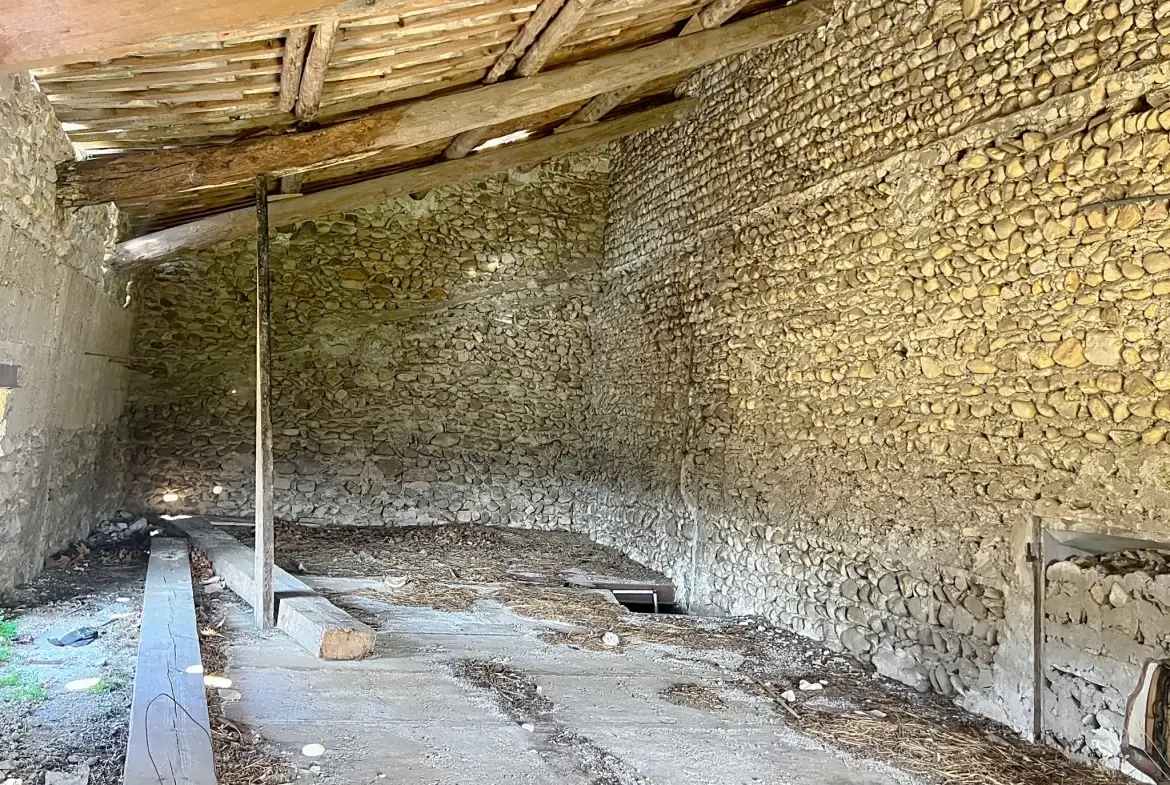 Ferme viticole à rénover dans la Drôme Provençale avec grand terrain et potentiel intérieur exceptionnel 