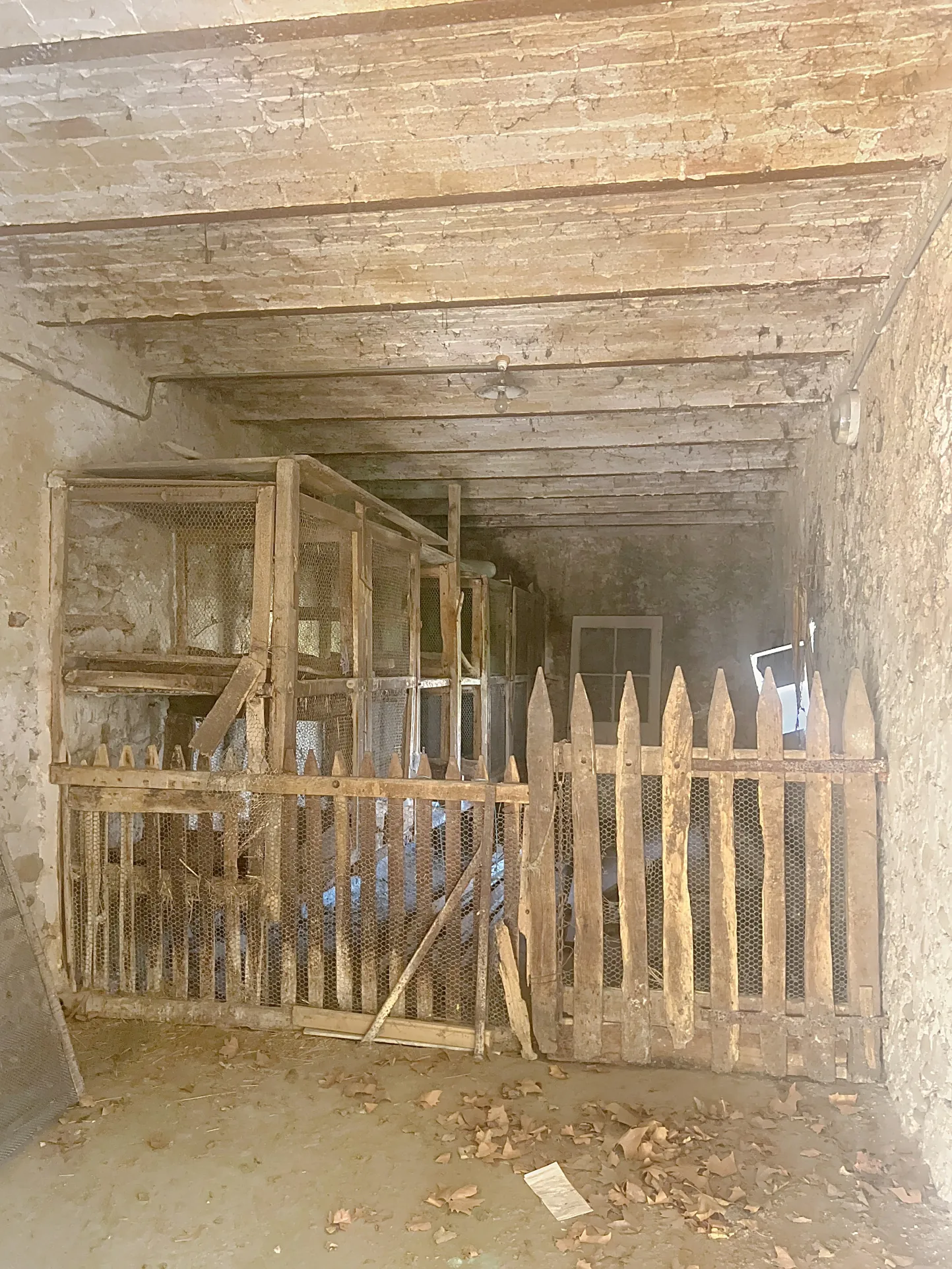Ferme viticole à rénover dans la Drôme Provençale avec grand terrain et potentiel intérieur exceptionnel 