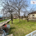 Terrain constructible de 832m2 à Bust, emplacement calme et stratégique