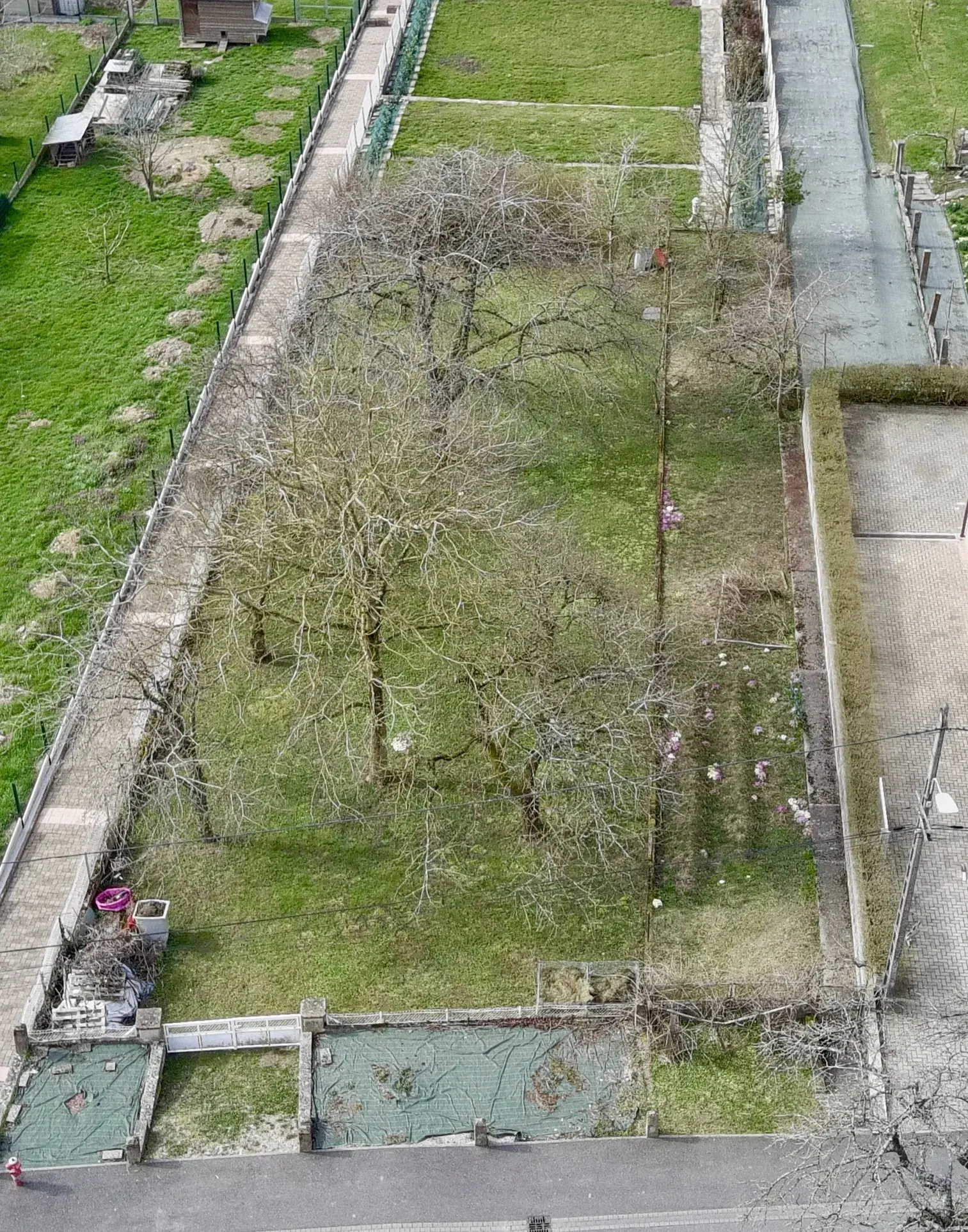 Terrain constructible de 832m2 à Bust, emplacement calme et stratégique 