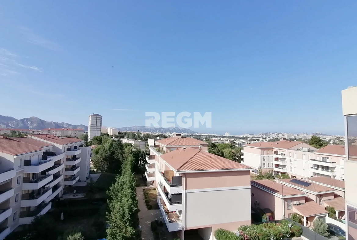Appartement T5 lumineux à Marseille, dernier étage avec vue dégagée 