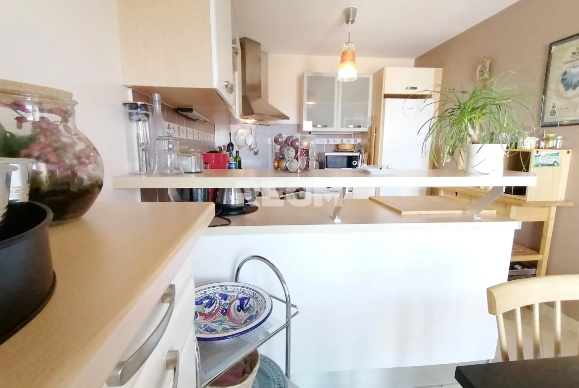 Appartement T5 lumineux à Marseille, dernier étage avec vue dégagée 