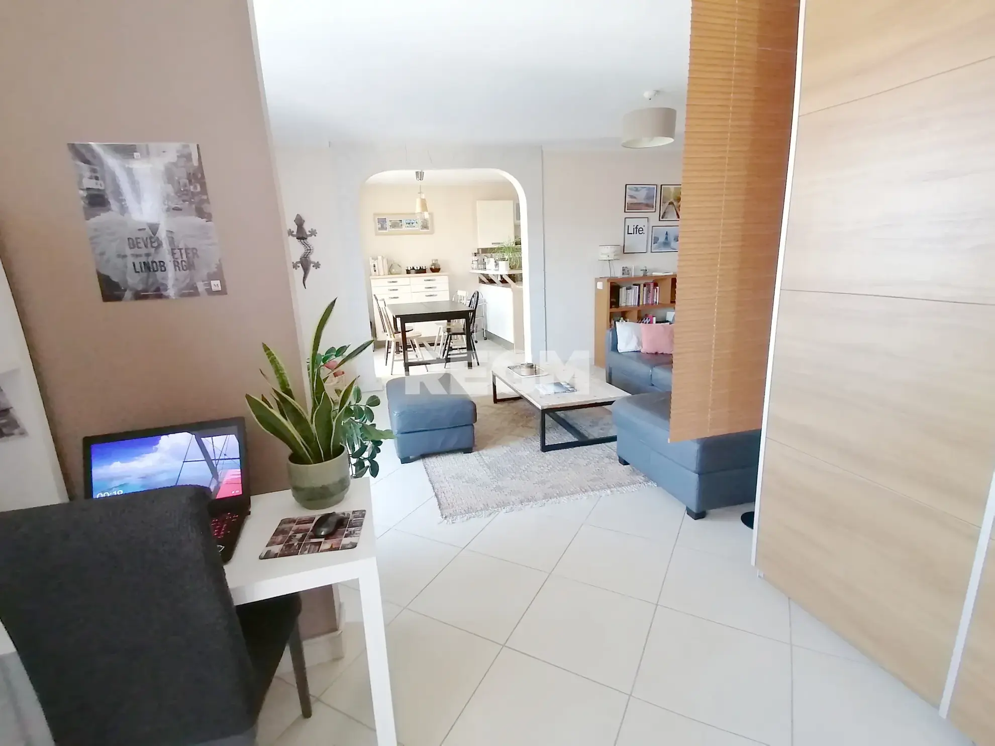 Appartement T5 lumineux à Marseille, dernier étage avec vue dégagée 