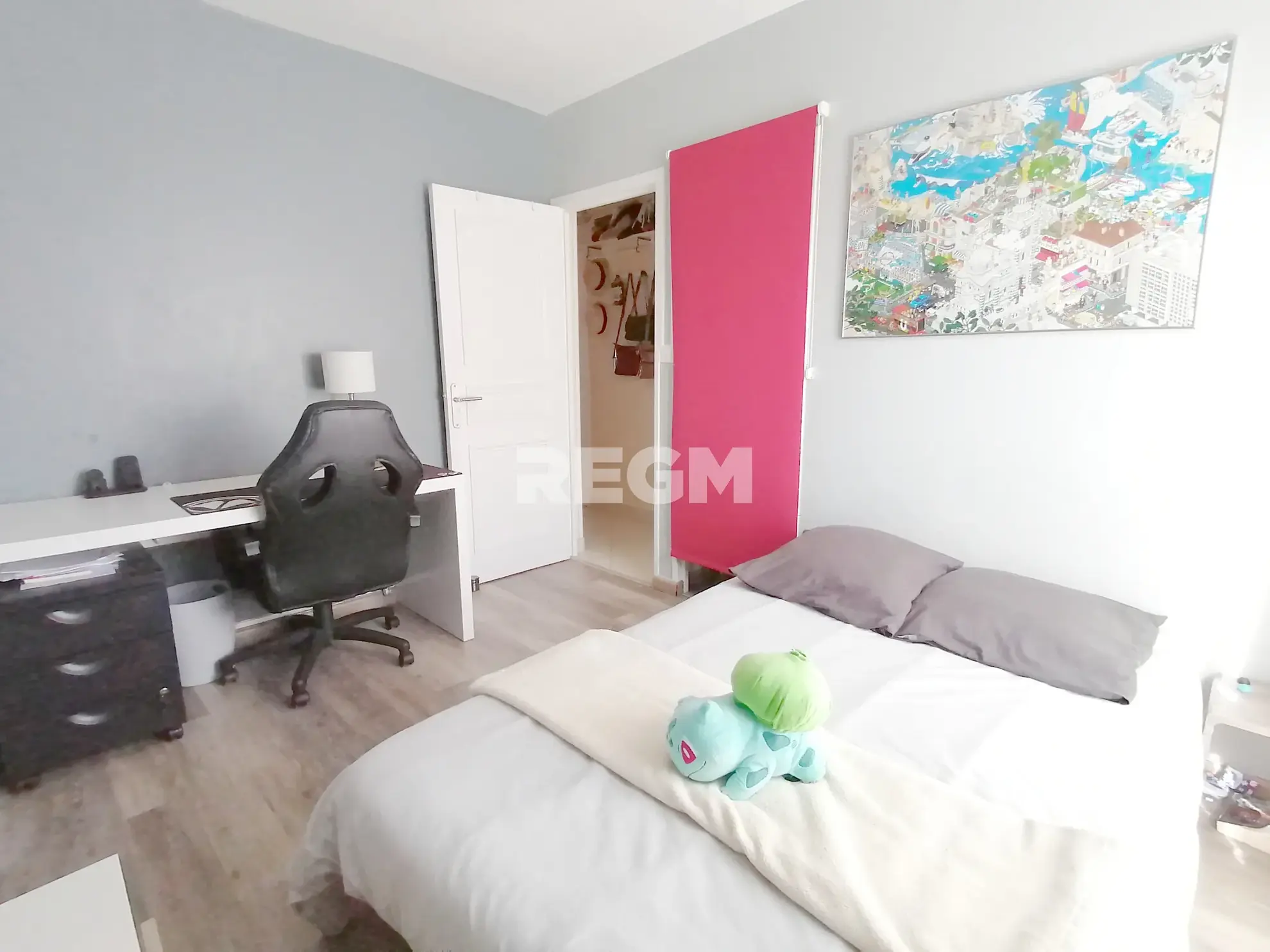 Appartement T5 lumineux à Marseille, dernier étage avec vue dégagée 