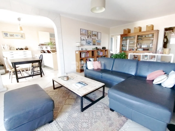 Appartement T5 lumineux à Marseille, dernier étage avec vue dégagée
