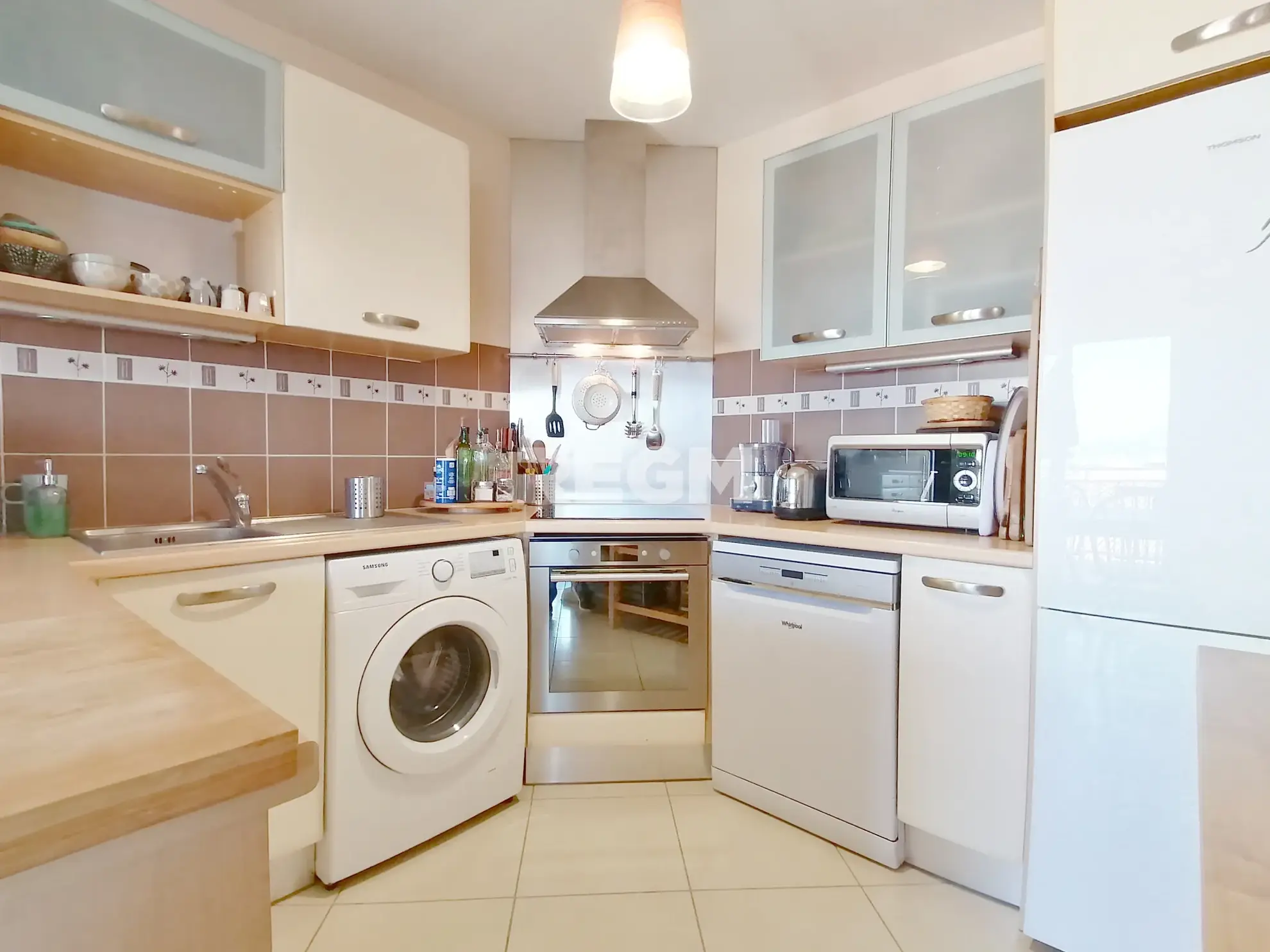 Appartement T5 lumineux à Marseille, dernier étage avec vue dégagée 