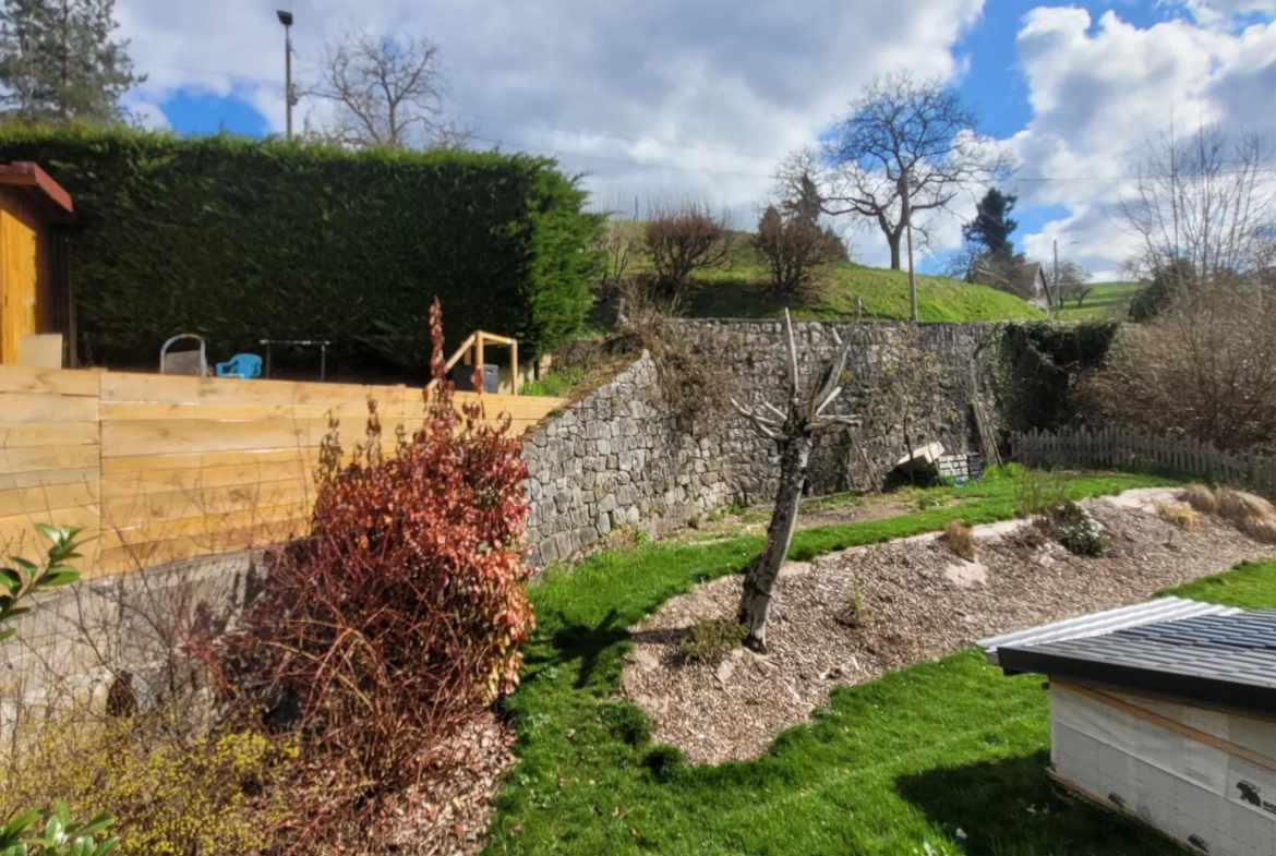 Maison rénovée avec piscine et garage à Stosswihr, 110 m², terrain ensoleillé 