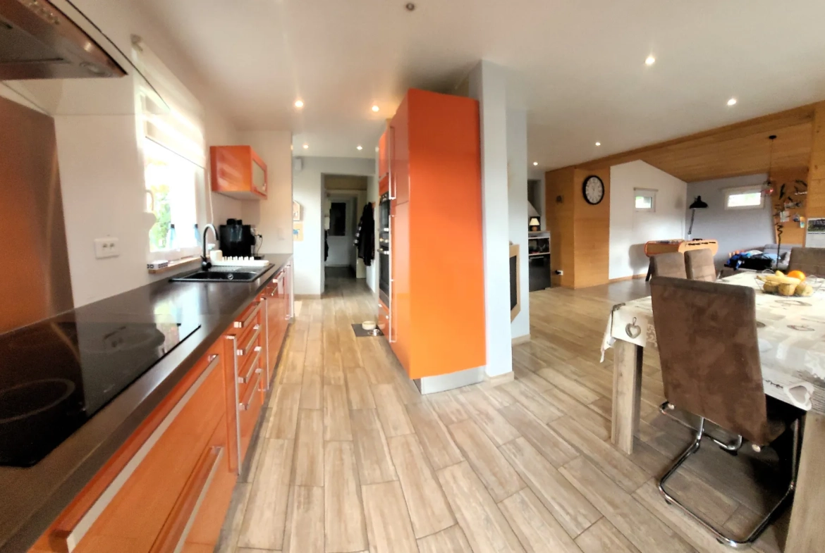 Maison rénovée avec piscine et garage à Stosswihr, 110 m², terrain ensoleillé 